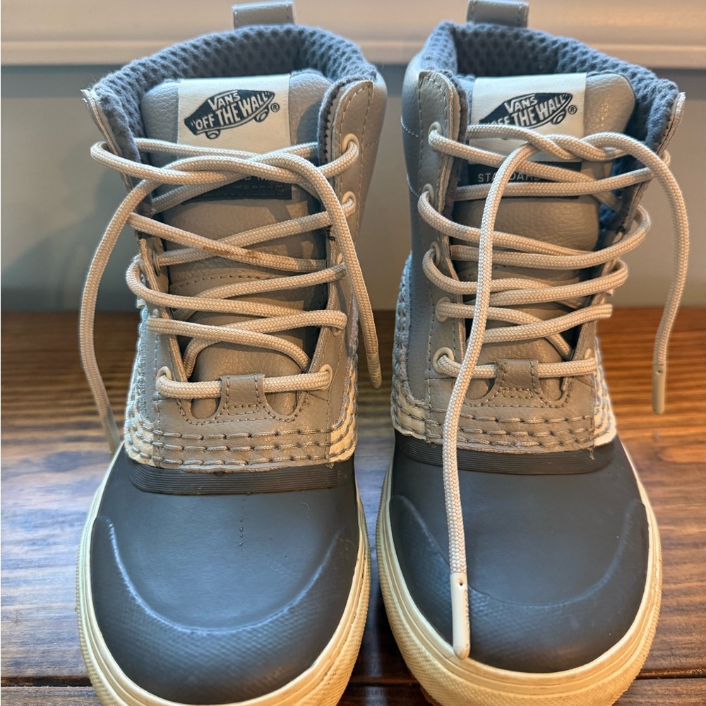 Vans Gray and Tan Winter Boots Low-Top Casual
